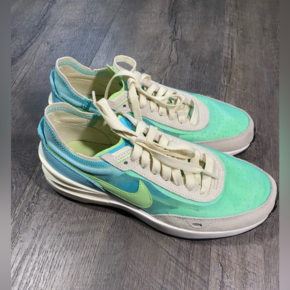 NIKE Waffle One Womens Sneakers